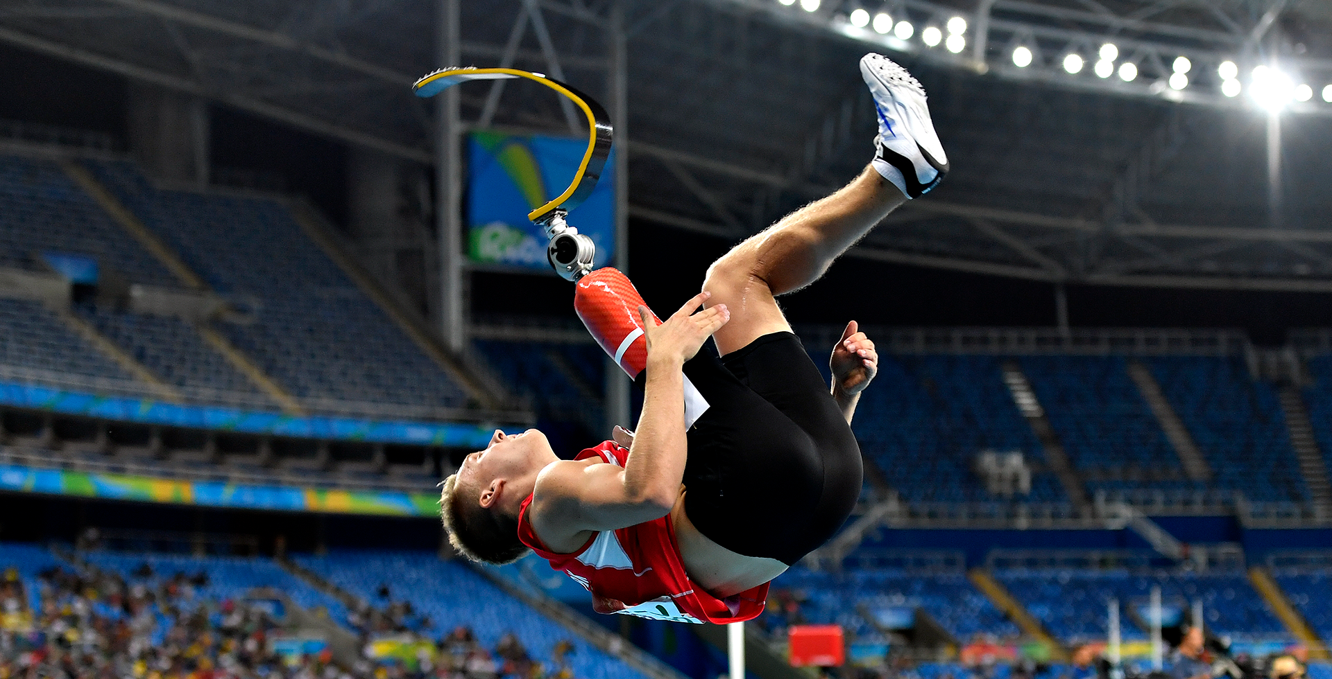 20/21賽季歐冠1/4決賽首回合拜仁慕尼黑2-3巴黎聖日耳曼 馬爾基尼奧斯破門姆巴佩梅開二度.
